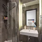 Aparthotel Aspen - Airport & Access